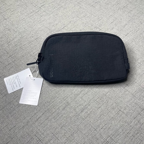 Lululemon Black Mini Belt Bag Crossbody Bag Sling Bag Nwt - Picture 7 of 8